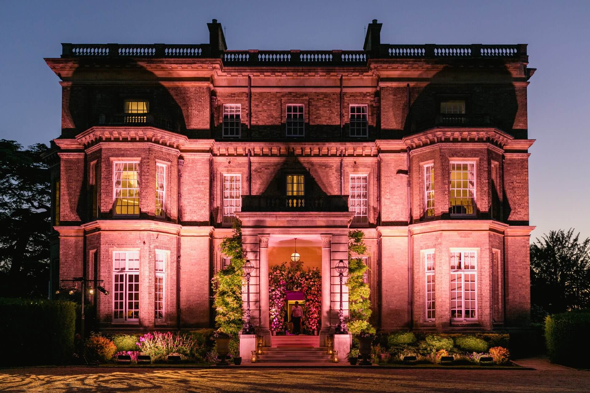 The beautiful Hedsor House Luxury Wedd Venue, available for whirlwind weddings